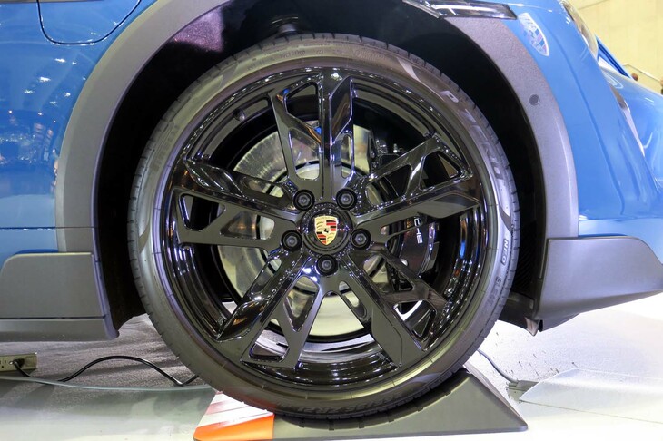 ポルシェ・タイカン クロスツーリスモ