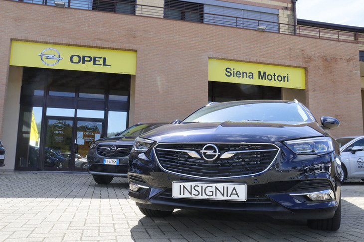 ファウスト氏の販売会社は、従来のプジョーに加え、2018年からオペルの取り扱いを開始した。