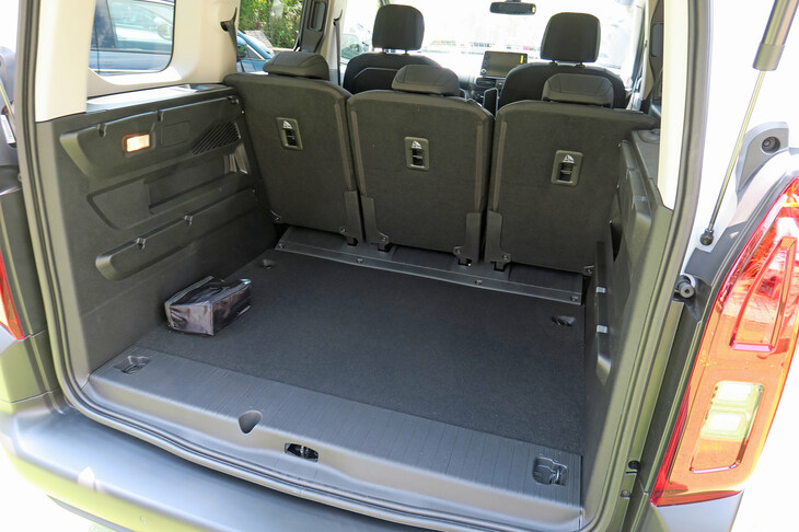 フィアット・ドブロ（ラゲッジスペース）