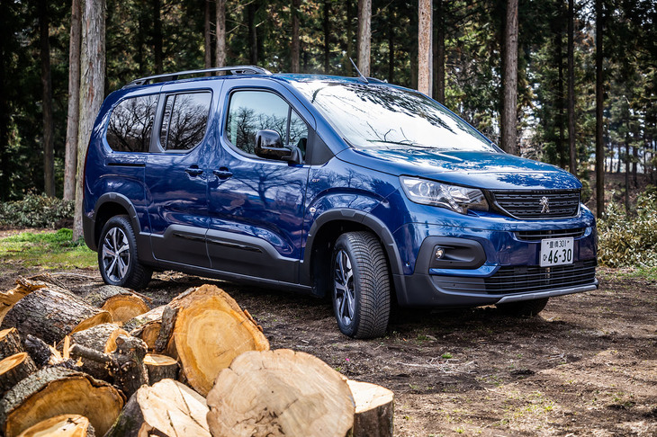 「ベクター4シーズンズGEN-3」は、標準的な夏タイヤよりも泥濘（でいねい）路の走破性が高いM＋Sタイヤ。夏季のドライ・ウエット路面から、冬季の雪道、そしてオフロード走行にも対応する、路面コンディションを選ばないオールラウンド性が魅力だ。