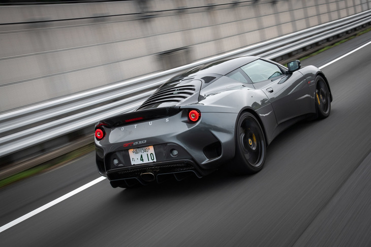 同じエンジンを積む「スポーツ410」からの変更点は、足まわりの強化と各部の軽量化、限定モデル「GT430」ゆずりの空力パーツの採用などが主となっている。