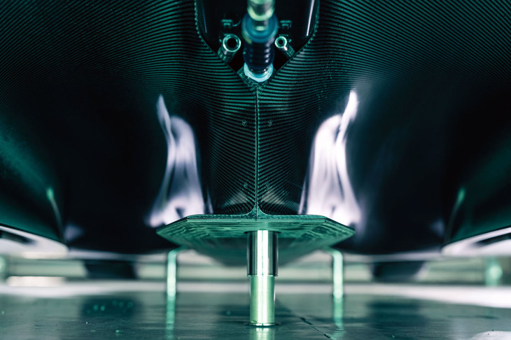 アストンマーティン・ヴァルキリーAMR Pro（エアジャッキ）