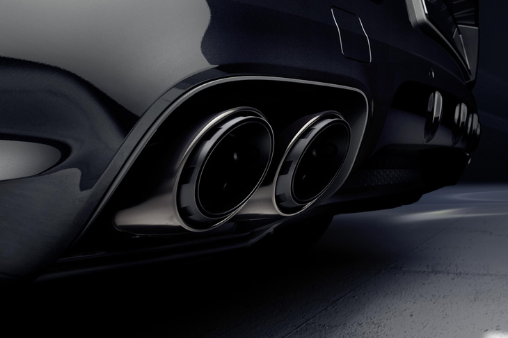 「カイエンS Eハイブリッド クーペ ブラックエディション」のテールパイプフィニッシャー。