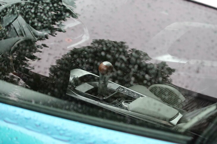 アストンマーティン・ヴァラー（MTのシフトノブ）