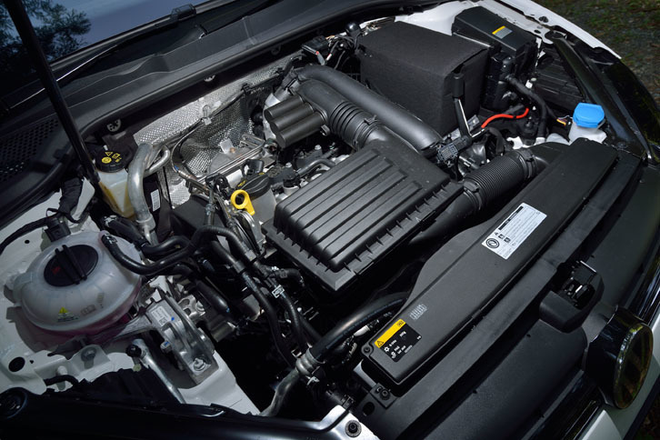 140psを生み出す1.4リッター直4ターボユニット。今回のマイナーチェンジでエンジン／トランスミッションの諸元に変更はなかった。