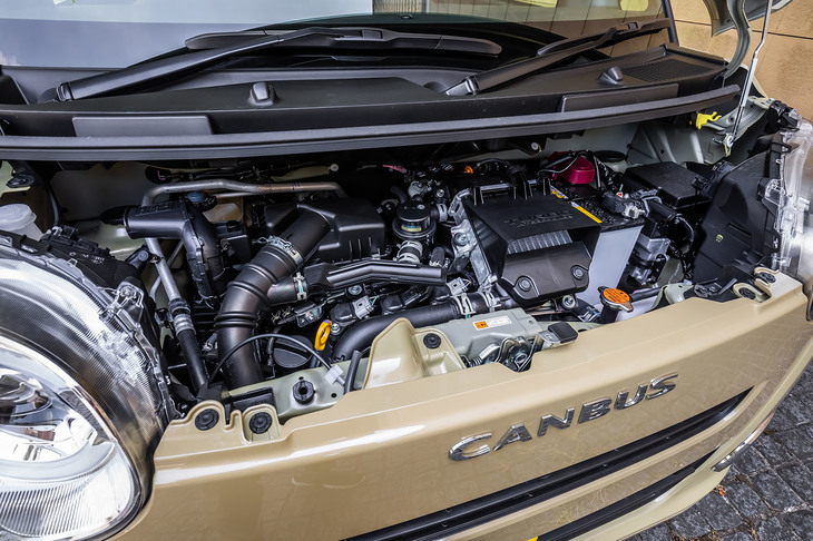 先代にはなかった0.66リッター直3ターボを新たにラインナップ。最高出力64PS、最大トルク100N・mを発生させる。WLTCモードの燃費値は22.4km/リッター。