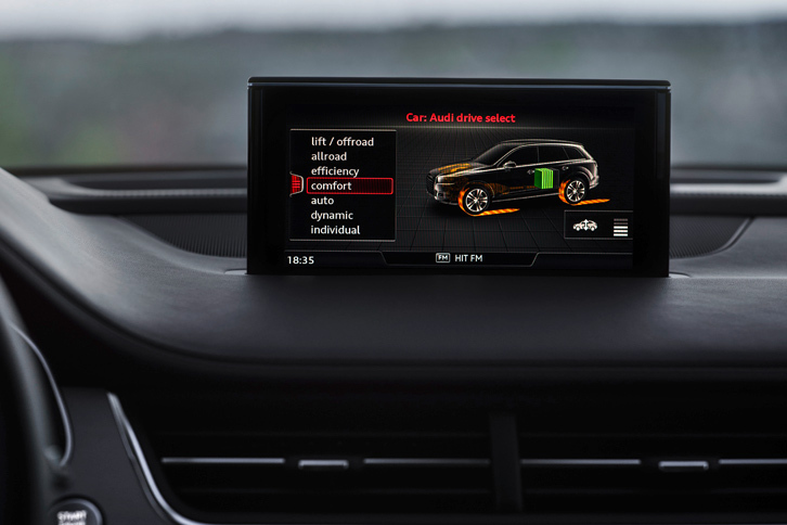 パワートレインの作動状況は、インフォテインメントシステムのディスプレイなどで確認できる。