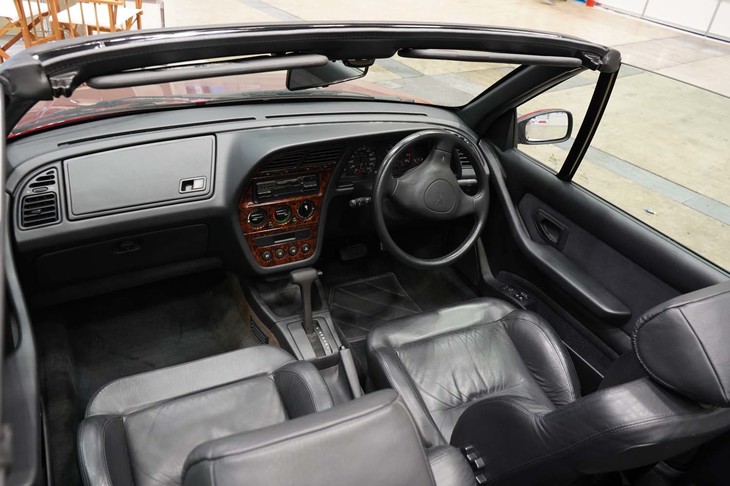 プジョー306カブリオレ（1995年）／LES MAINS SPRL