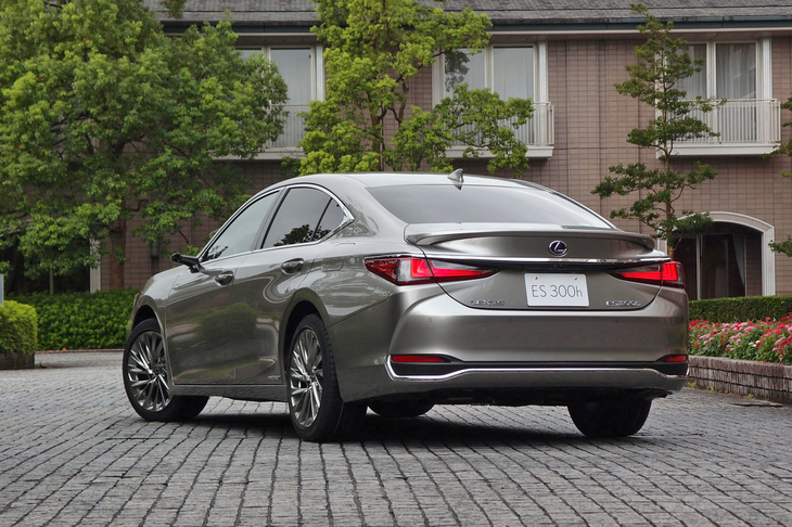 レクサスES300h“バージョンL”