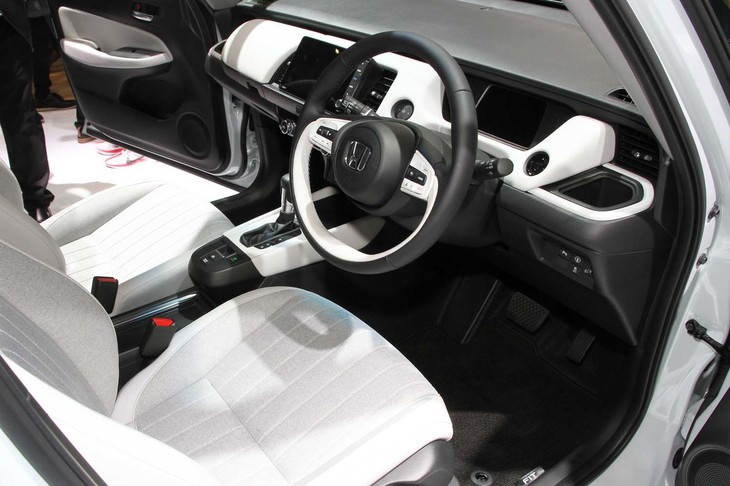 「フィット ホーム」のコックピット。