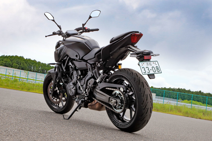 「MT-07」はライダーが意のままに操れることを重視したミドルクラスのスポーツバイクとして、2014年8月に登場。軽快な操作性と戦略的な価格設定により、世界的な人気モデルとなった。これまでに何度も改良を受けているが、デザイン変更を伴う大幅なマイナーチェンジは、今回が2度目となる。