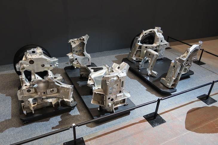 トヨタGR GT（大型中空アルミ鋳物の技術展示）