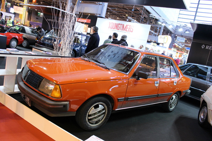 1982年製の「ルノー18ターボ」。1.6リッター4気筒エンジンはギャレット製T3ターボで過給され、最高出力110ps/5000rpmを発生。最高速度は185km/hだった。