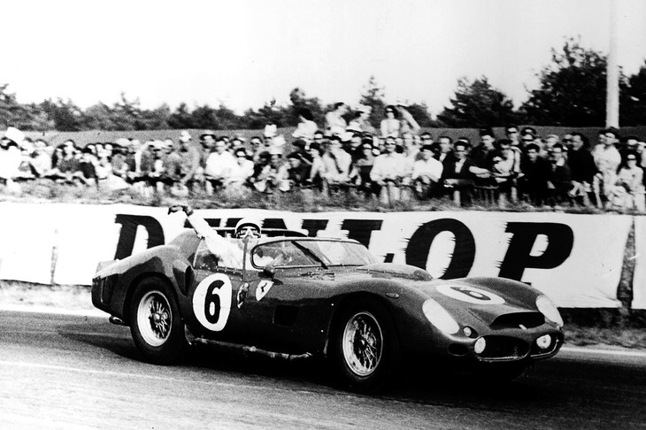 フェラーリは1963年時点で通算7勝を挙げているルマンの強豪チームであり、1960年代に入ってからは無敗を誇っていた。写真は1962年に優勝したオリビエ・ジャンドビアン／フィル・ヒル組の「フェラーリ330LM TRI」。