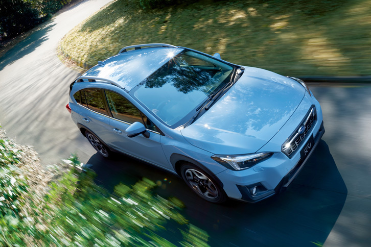 駆動方式は4WDのみ。コーナリング性能を高める「アクティブ・トルク・ベクタリング」が標準装備される。