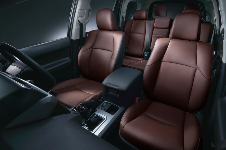 「ランドクルーザープラドTX“Lパッケージ・G-FRONTIER”（ディーゼル車）」のシート。