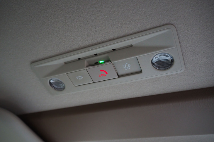 日産ルークス ハイウェイスター（オーバーヘッドスイッチパネル）