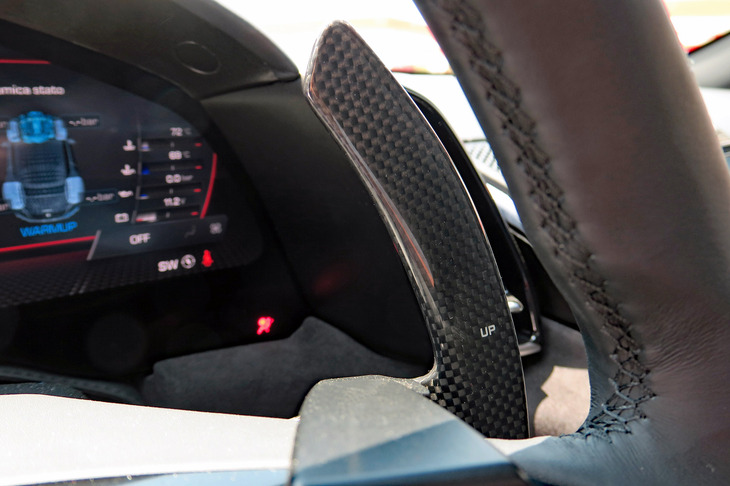 フェラーリ・ローマ スパイダー（シフトパドル）