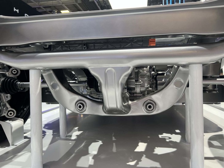「e-Platform 3.0」採用車のリアアクスル周辺部