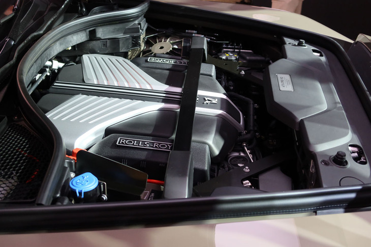 ロールス・ロイス・カリナン シリーズII（エンジンルーム）
