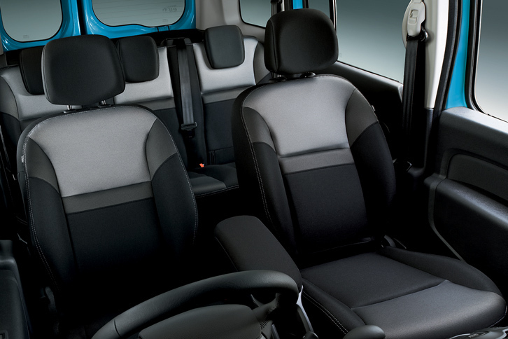 「カングー クルール」のシート。