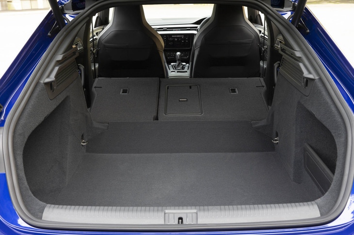 フォルクスワーゲン・アルテオン（ラゲッジスペース）