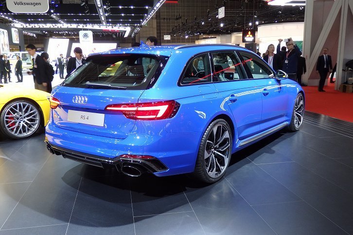 アウディRS 4 アバント