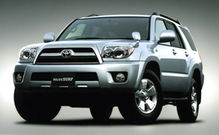 本格クロカンといえば、トヨタの「ハイラックスサーフ」は外せない。相場はやや高めではあるものの、今でも中古車の在庫は豊富だ。写真は2005年7月にマイナーチェンジした際のもの。