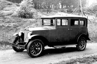 ボルボ最初期の市販モデル「PV4」。オープントップの「ÖV4」ともども、1927年から1929年まで生産された。