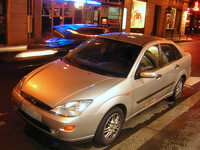 初代の3ボックス仕様。欧州ではセダン需要が多い東欧で人気だった。2005年にパリ・オペラ座周辺で筆者撮影。