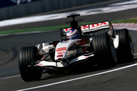 ホンダは2006年からエンジンもシャシーも手がけるフル・コンストラクターとしてF1に参戦。初年度こそコンストラクターズランキング4位と好成績を収めたものの、その後は低迷。2008年をもってF1から撤退した。