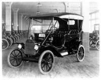 「タクリー号」が初めて走った翌年、フォードは「T型」の生産を開始し、流れ作業による大量生産を確立した。