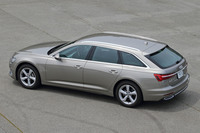 日本ではエントリーモデルとなる「40 TDI」だが、ドイツ本国では中間グレードというポジション。また現状では、日本仕様は4WDのみの設定となっている。