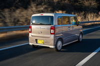 アダプティブクルーズコントロールが全車速追従タイプに進化し、停止保持機能も付いた。車線維持支援機能も新しい。