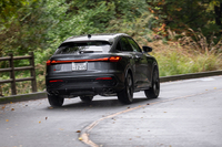 ドライブモードは「バランスド」「ダイナミック」「コンフォート」「エフィシエンシー」「オフロード」の全5種類。エアサス搭載車なのでダイナミック選択時は車高が自動的に下がる。