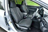 インテリアでは、高触感革が用いられたステアリングホイールと、各所に施されたブルーステッチが特徴。ペダルは「STI Sport」と同じくアルミパッド付きのスポーツタイプで、シートはトリコットとファブリックのコンビタイプとなる。