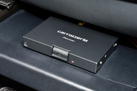 MAユニットの本体サイズは幅177×高さ28×奥行き128mm。高さが28mmと薄いから、シート下の空きスペースなどに設置しておけばいい。