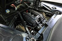 現状では、GMの市販車のなかでも唯一「コルベットZ06」のみに搭載される5.5リッターV8 DOHCエンジン「LT6」。ブロックもヘッドも「C8.R」搭載の「LT6R」と同じという、レーシングユニット直系のエンジンだ。