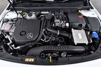 フロントに横置きされる1.33リッターエンジンは単体で最高出力160PS、最大トルク250N・mを発生する。組み合わされるモーターのアウトプットは同102PS、同300N・m。