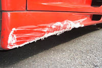 派手に傷ついているのは外装だけでない。走行時も駐車時も常にオープンにしているため、室内にも雨や雪が入り、内装もボロボロだった。