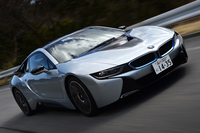 ボディーカラーは、銀、灰、青、白の全4色。テスト車の色は、アイオニックシルバーと名付けられた銀である。
    