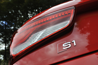 1980年代半ば、グループB時代のWRCで暴れまわったモンスターマシン「S1」。その名が約30年後、ホットハッチとして復活した。