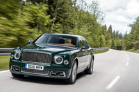 高性能モデルの「ミュルザンヌ スピード」。ダーク調のライト類などが外観上の特徴となる。