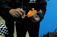 木のパーツを組み合わせるだけだが、精度がスピードを決める。