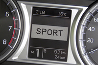 走行モードを切り替えると、メーター内のマルチインフォメーションディスプレイに表示される。