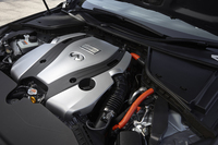 パワーユニット。3.5リッターV6エンジンとモーターが生み出すシステム総出力は最高364psに達する。
    