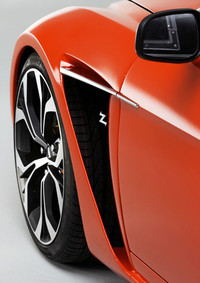 フロントフェンダーに穿たれた、巨大なエアスクープ。ホイールハウスに繋がっている。