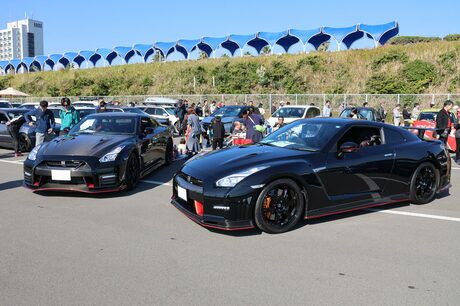 「AOG湘南里帰りミーティング2025」の様子を写真でリポート。「AUTECH」仕様の新型「日産エルグランド」の...