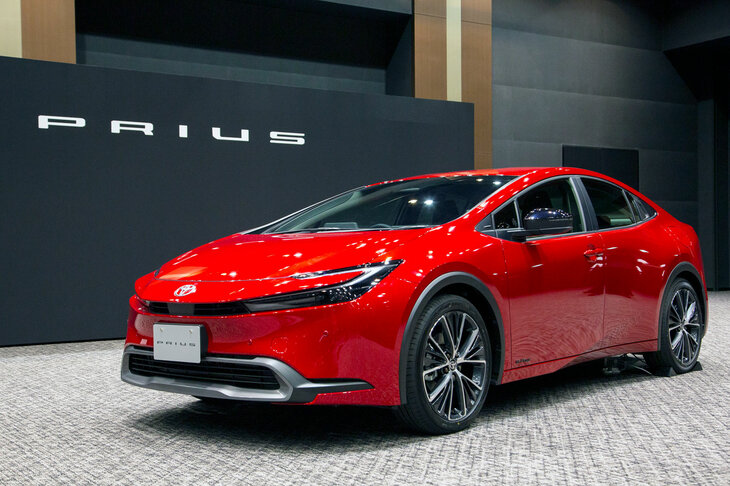 発表会の会場に展示された新型「トヨタ・プリウス」。