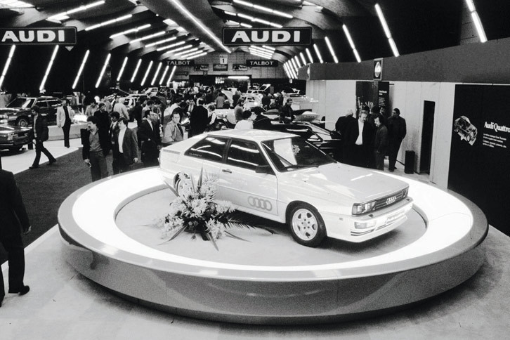 1980年3月のジュネーブショーで発表された「アウディ・クワトロ」。4WDを採用した高性能スポーツモデルであり、ラリーの歴史を変える一台となった。